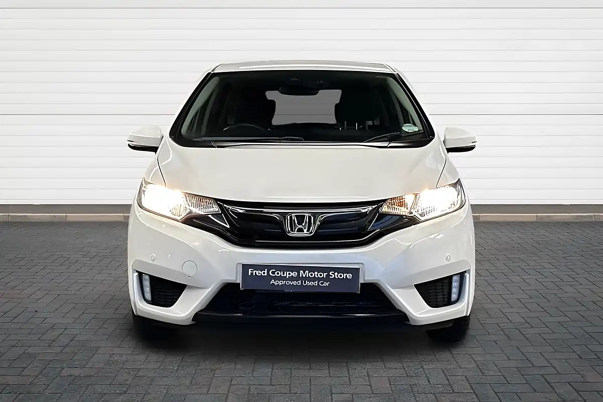 Used 2016 Honda Jazz Se White - Interior and Exterior details 8