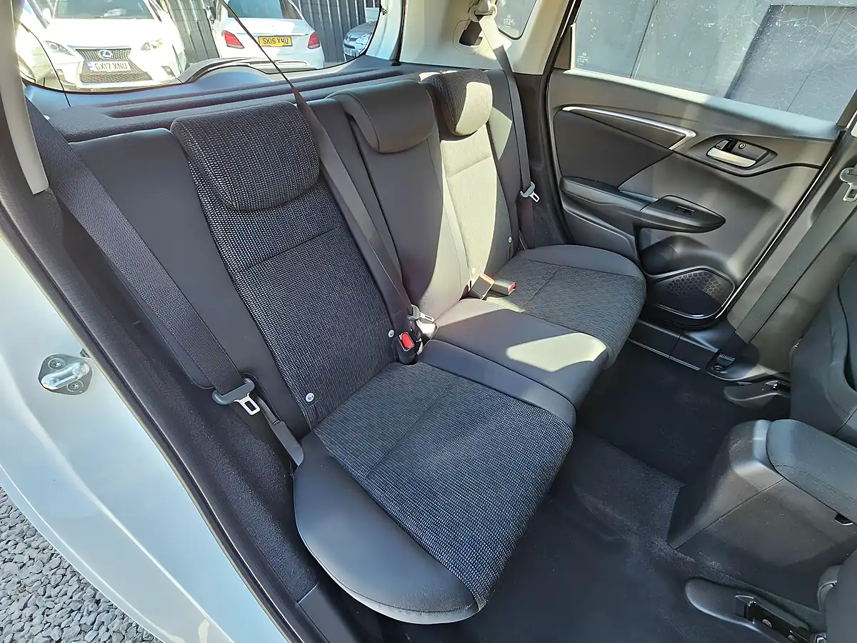 Used 2016 Honda Jazz Se White - Interior and Exterior details 10