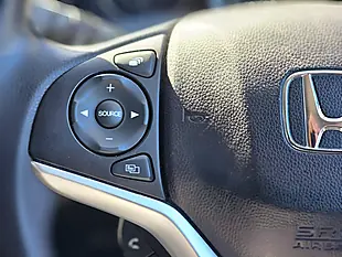 Used 2016 Honda Jazz Se White - Interior and Exterior details 13
