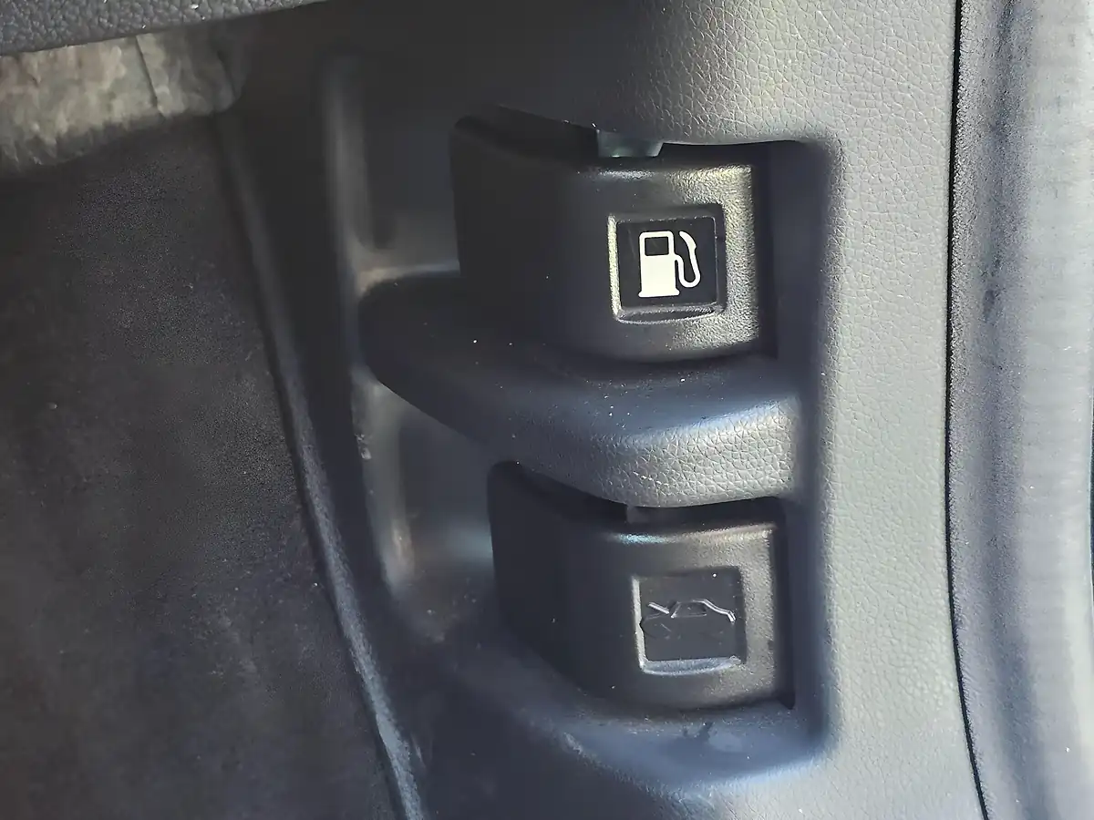 Used 2016 Honda Jazz Se White - Interior and Exterior details 14