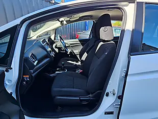 Used 2016 Honda Jazz Se White - Interior and Exterior details 17