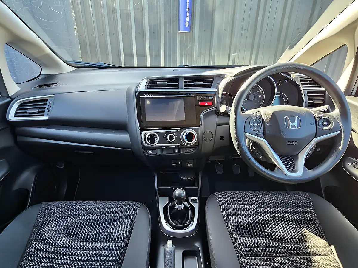 Used 2016 Honda Jazz Se White - Interior and Exterior details 2