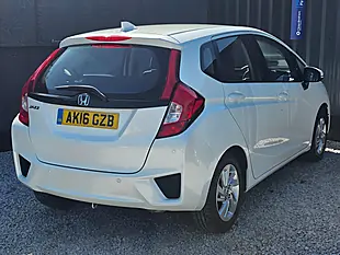 Used 2016 Honda Jazz Se White - Interior and Exterior details 4