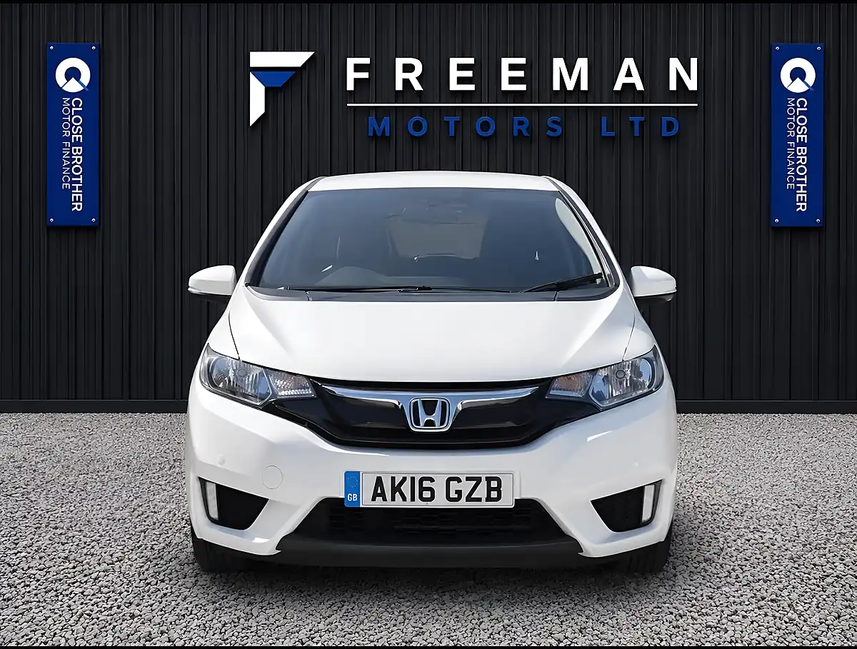 Used 2016 Honda Jazz Se White - Interior and Exterior details 5