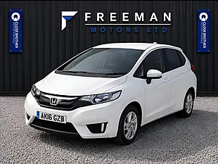 Used 2016 Honda Jazz Se White - Interior and Exterior details 6
