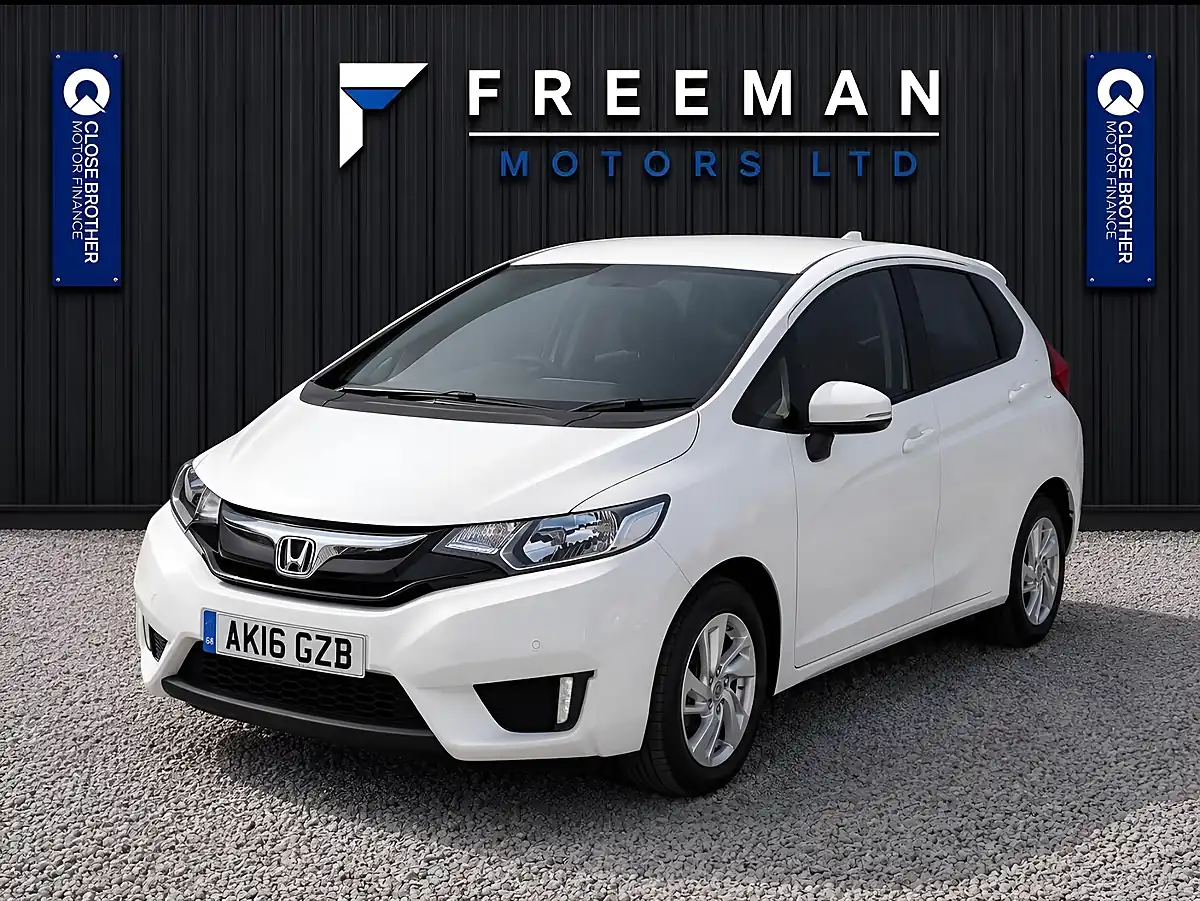 Used 2016 Honda Jazz Se White - Interior and Exterior details 6