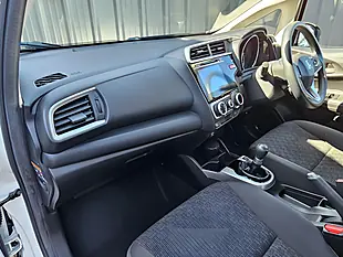 Used 2016 Honda Jazz Se White - Interior and Exterior details 9