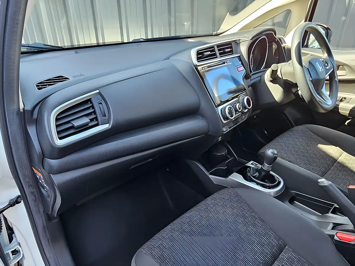 Used 2016 Honda Jazz Se White - Interior and Exterior details 9