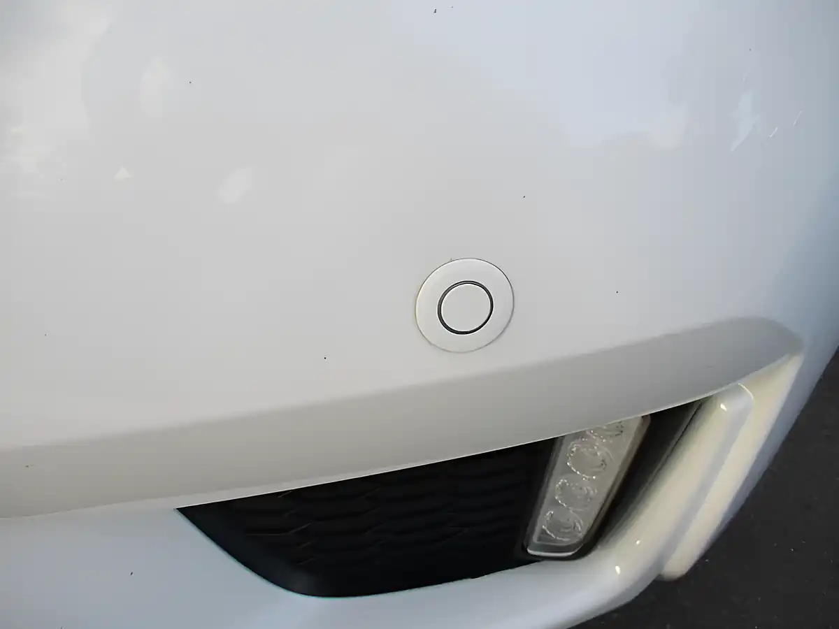 Used 2016 Honda Jazz Se White - Interior and Exterior details 19
