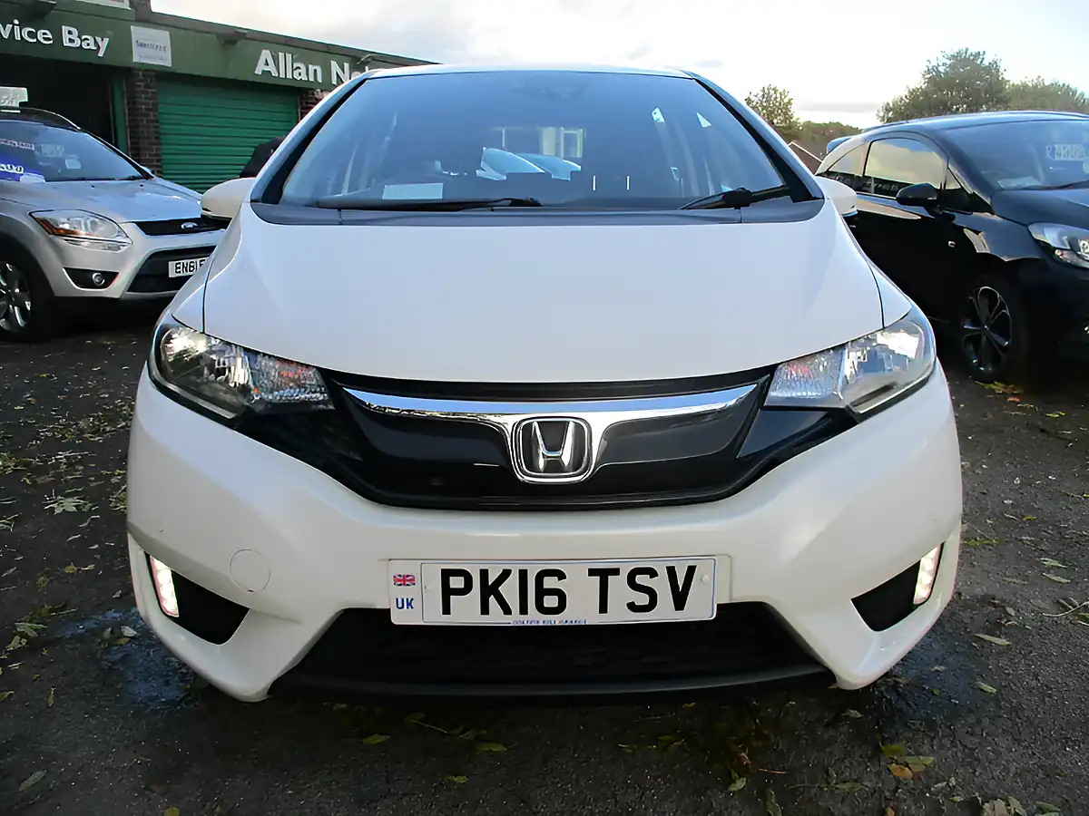 Used 2016 Honda Jazz Se White - Interior and Exterior details 2