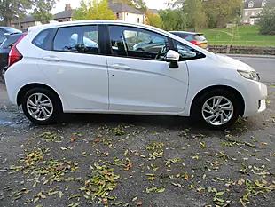 Used 2016 Honda Jazz Se White - Interior and Exterior details 4