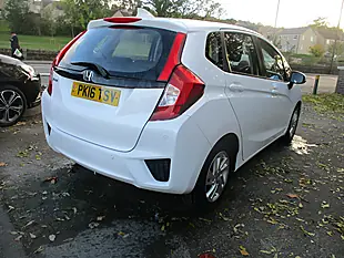 Used 2016 Honda Jazz Se White - Interior and Exterior details 6