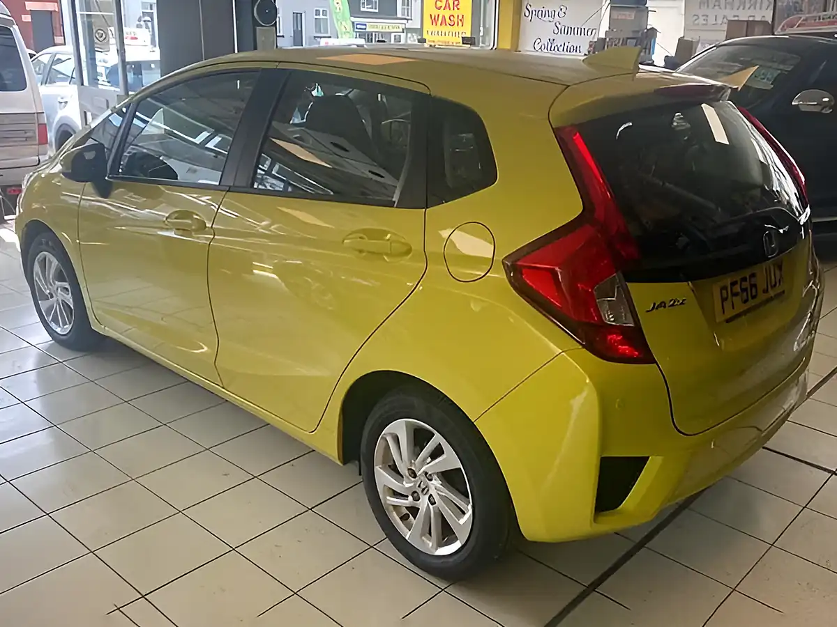 Used 2016 Honda Jazz Se Yellow - Interior and Exterior details 5