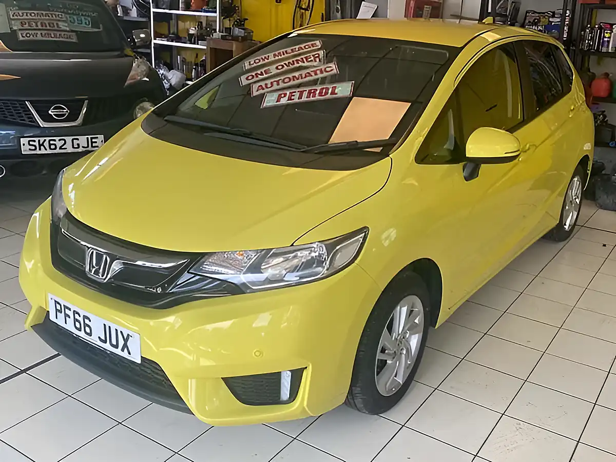 Used 2016 Honda Jazz Se Yellow - Interior and Exterior details 6