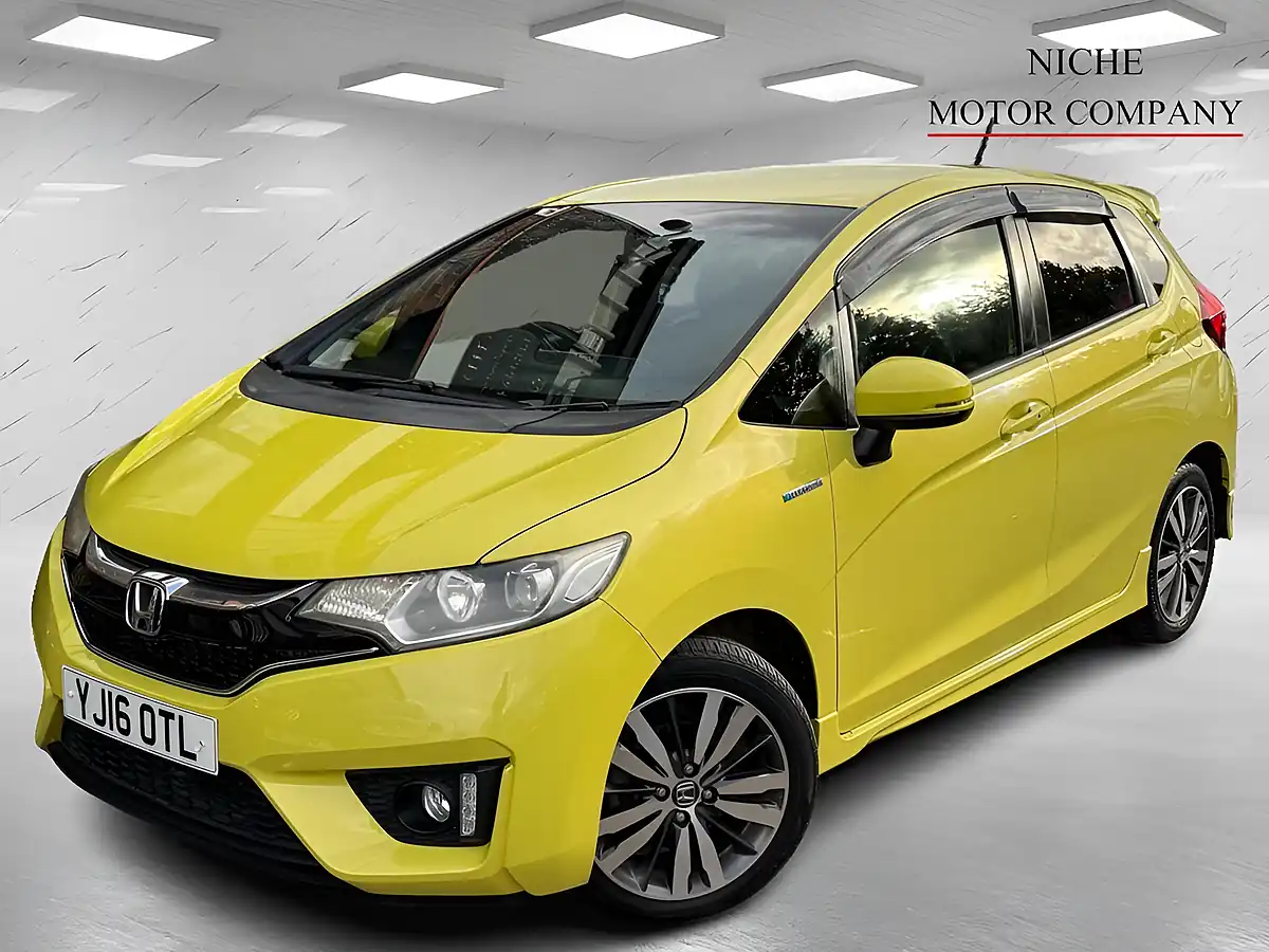 Used 2016 Honda Jazz Se Yellow - Interior and Exterior details 4