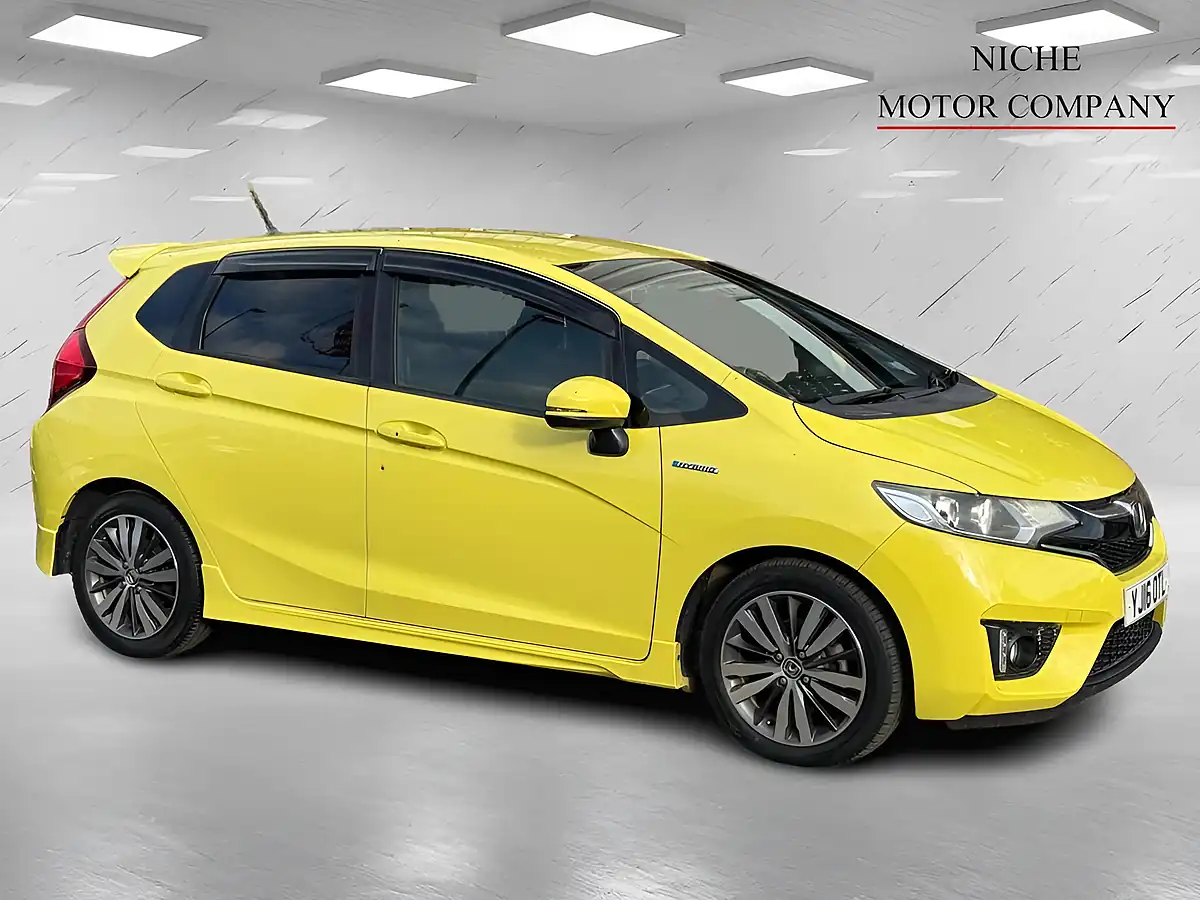 Used 2016 Honda Jazz Se Yellow - Interior and Exterior details 7