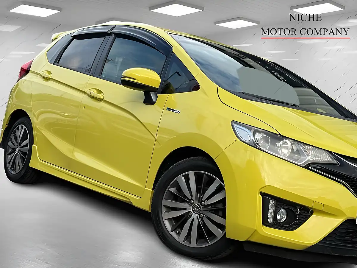 Used 2016 Honda Jazz Se Yellow - Interior and Exterior details 9