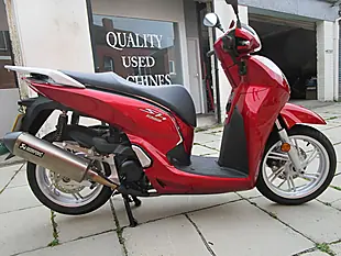 Used 2016 Honda SH300A-G Red - Interior and Exterior details 2