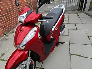 Used 2016 Honda SH300A-G Red - Interior and Exterior details 10