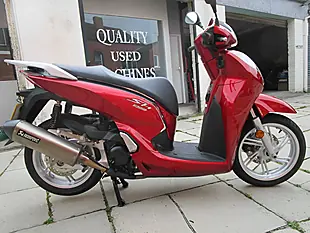 Used 2016 Honda SH300A-G Red - Interior and Exterior details 2