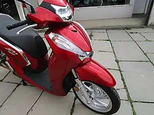 Used 2016 Honda SH300A-G Red - Interior and Exterior details 6