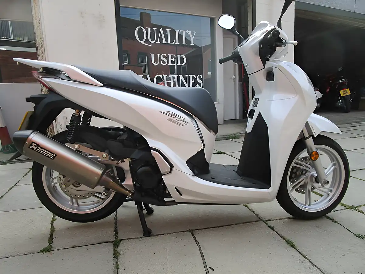 Used 2016 Honda SH300A-G White - Front View