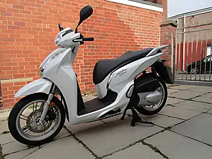 Used 2016 Honda SH300A-G White - Interior and Exterior details 10
