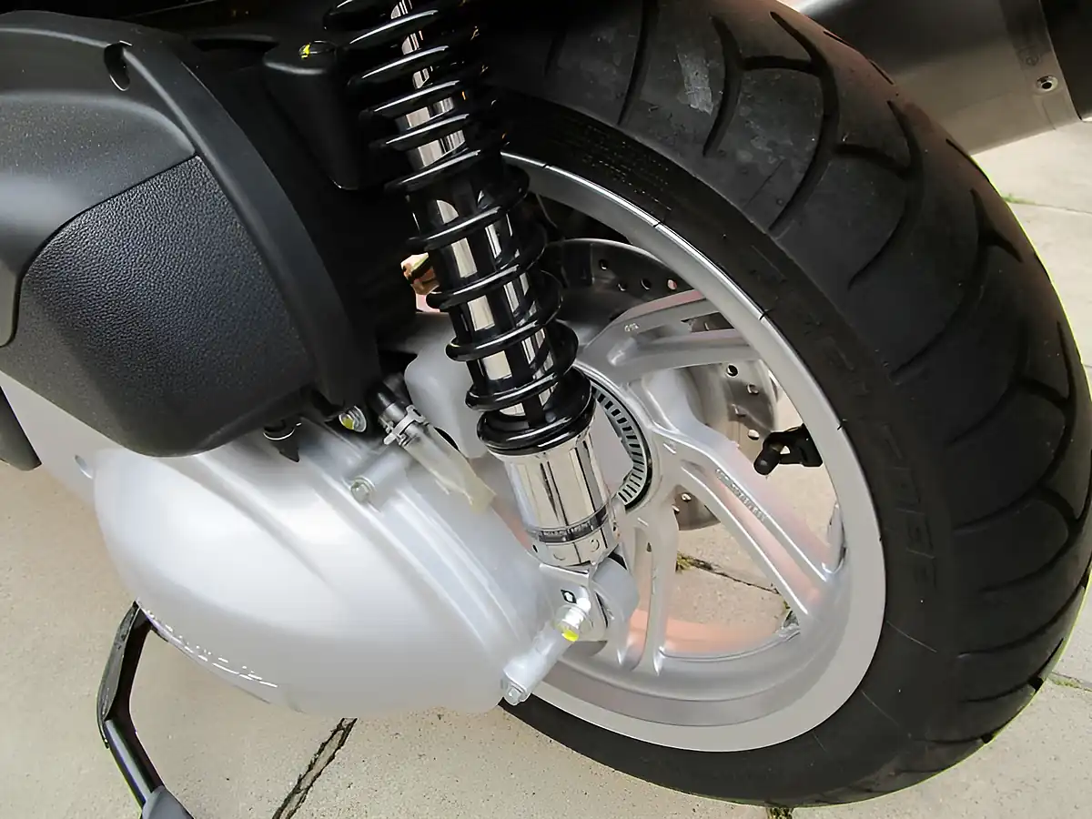 Used 2016 Honda SH300A-G White - Interior and Exterior details 11