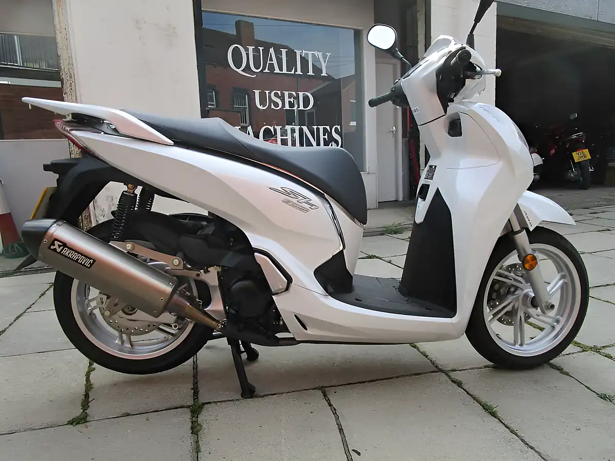 Used 2016 Honda SH300A-G White - Interior and Exterior details 2