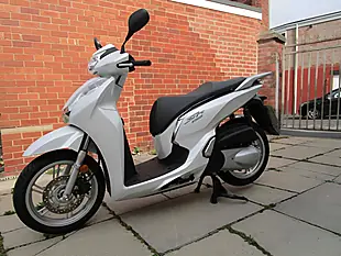 Used 2016 Honda SH300A-G White - Interior and Exterior details 9