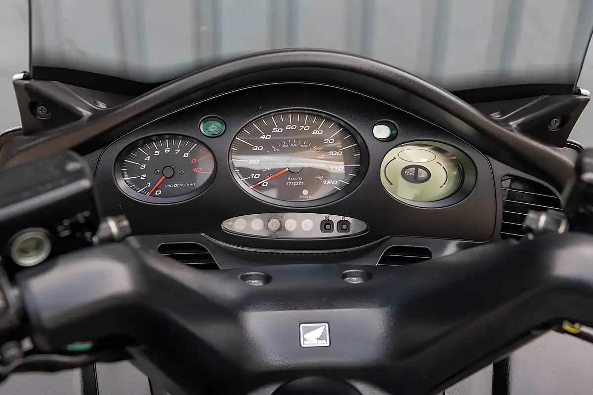 Used 2016 Honda Silver Wing 600 Silverwing Silver - Interior and Exterior details 17