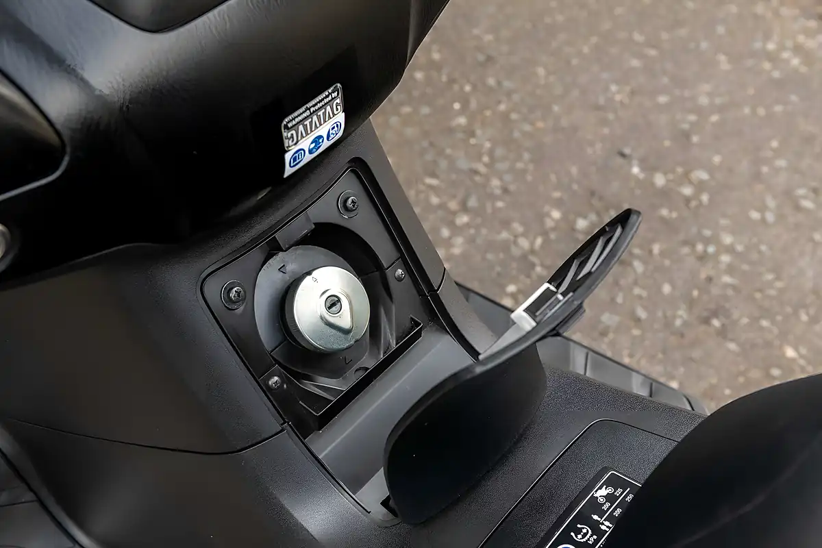 Used 2016 Honda Silver Wing 600 Silverwing Silver - Interior and Exterior details 19