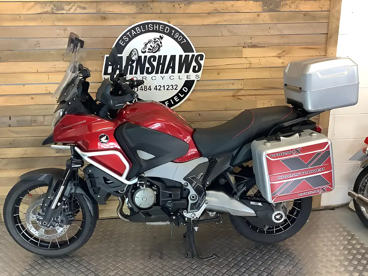 Used 2016 Honda Vfr Adventure Touring Red - Front View