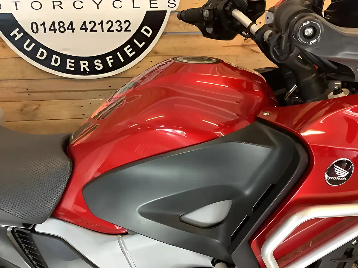 Used 2016 Honda Vfr Adventure Touring Red - Interior and Exterior details 13