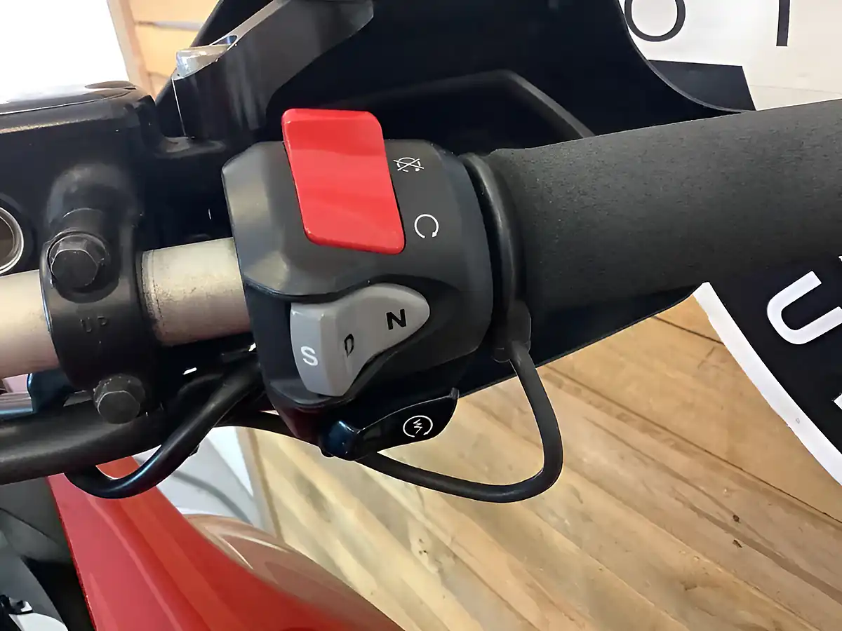 Used 2016 Honda Vfr Adventure Touring Red - Interior and Exterior details 17