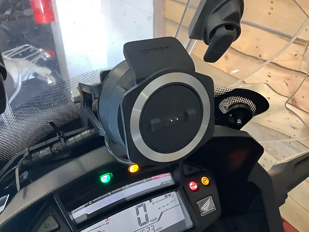 Used 2016 Honda Vfr Adventure Touring Red - Interior and Exterior details 18
