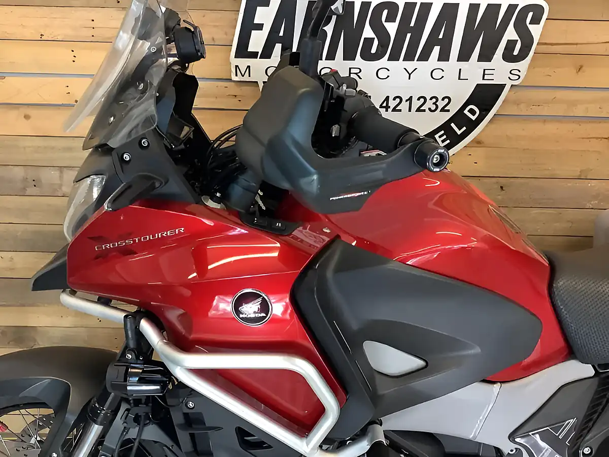 Used 2016 Honda Vfr Adventure Touring Red - Interior and Exterior details 6
