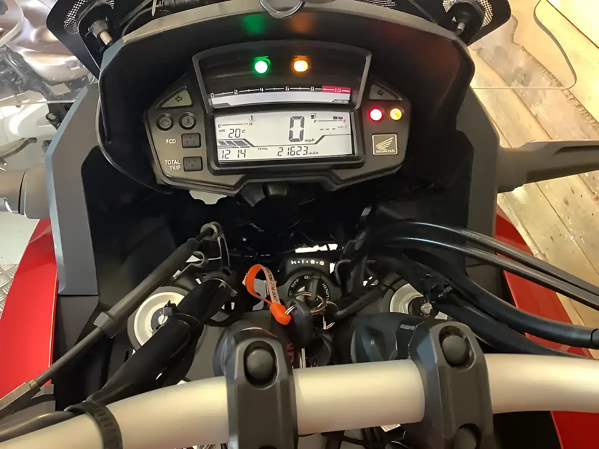 Used 2016 Honda Vfr Adventure Touring Red - Interior and Exterior details 8