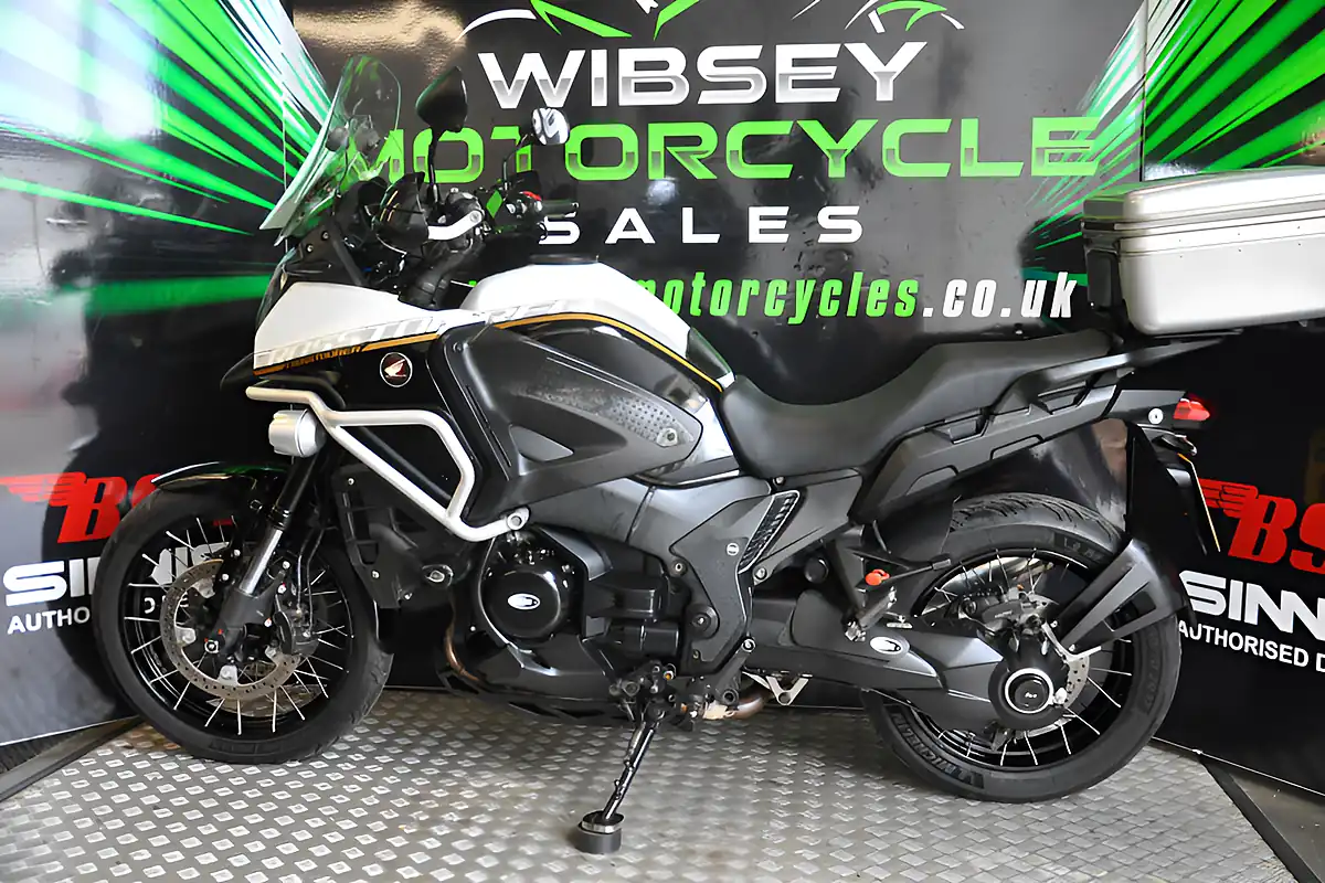 Used 2016 Honda VFR1200X Crosstourer White - Interior and Exterior details 12