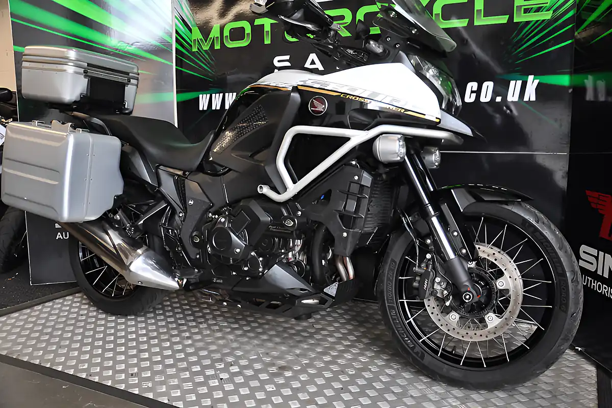 Used 2016 Honda VFR1200X Crosstourer White - Interior and Exterior details 15