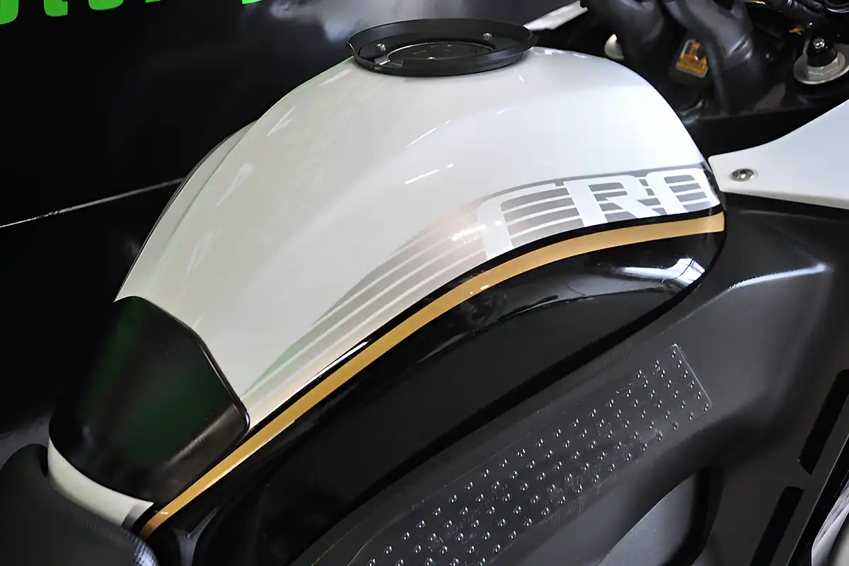 Used 2016 Honda VFR1200X Crosstourer White - Interior and Exterior details 19