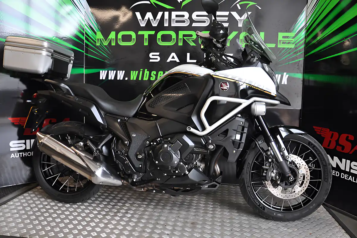 Used 2016 Honda VFR1200X Crosstourer White - Interior and Exterior details 20