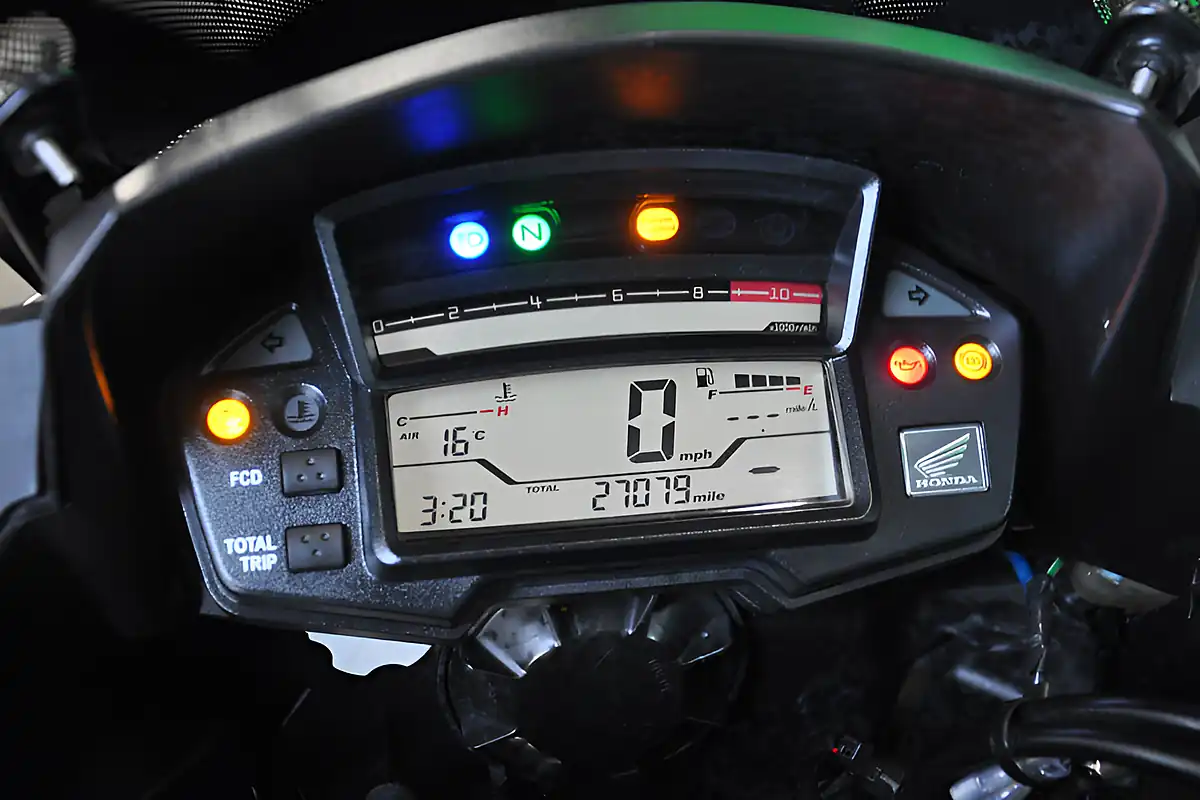 Used 2016 Honda VFR1200X Crosstourer White - Interior and Exterior details 4
