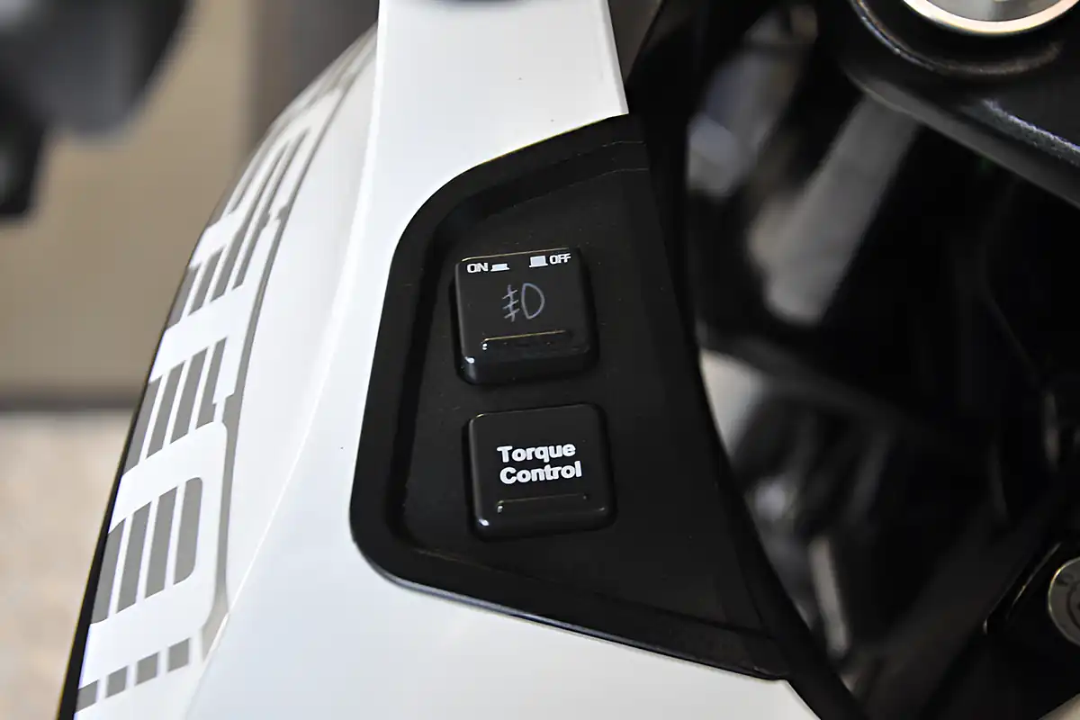 Used 2016 Honda VFR1200X Crosstourer White - Interior and Exterior details 8