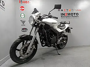 Used 2016 Hyosung GT 125 P White - Interior and Exterior details 10
