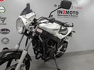 Used 2016 Hyosung GT 125 P White - Interior and Exterior details 11