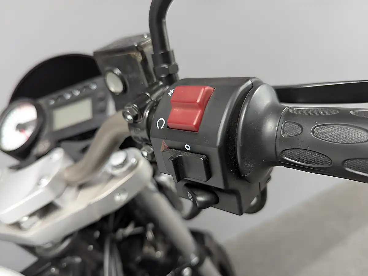 Used 2016 Hyosung GT 125 P White - Interior and Exterior details 17