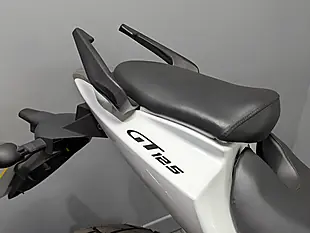 Used 2016 Hyosung GT 125 P White - Interior and Exterior details 19