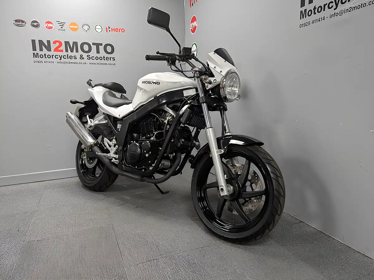 Used 2016 Hyosung GT 125 P White - Interior and Exterior details 2