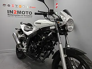 Used 2016 Hyosung GT 125 P White - Interior and Exterior details 3